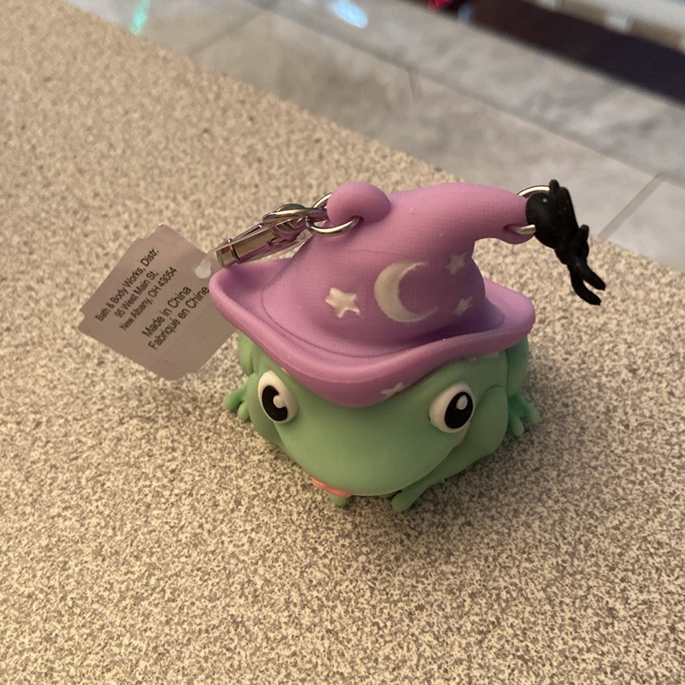 Halloween frog hand sanitizer holder - Picture 2 of 3